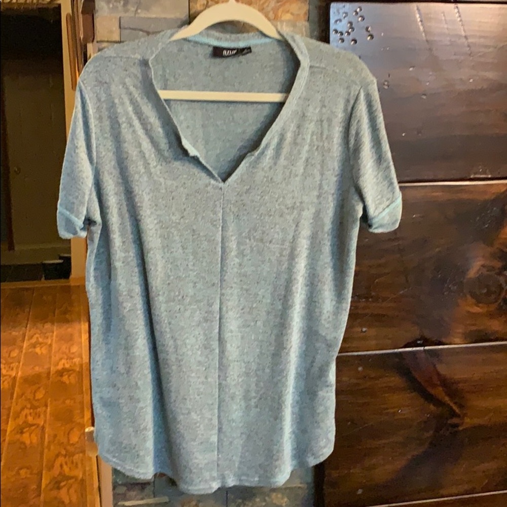 Ana v-neck thick tee